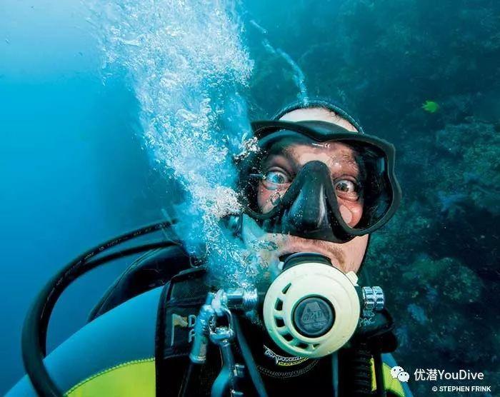 小区电动车乱停放业主质疑物业管理不善 街道办：三天内组织核查