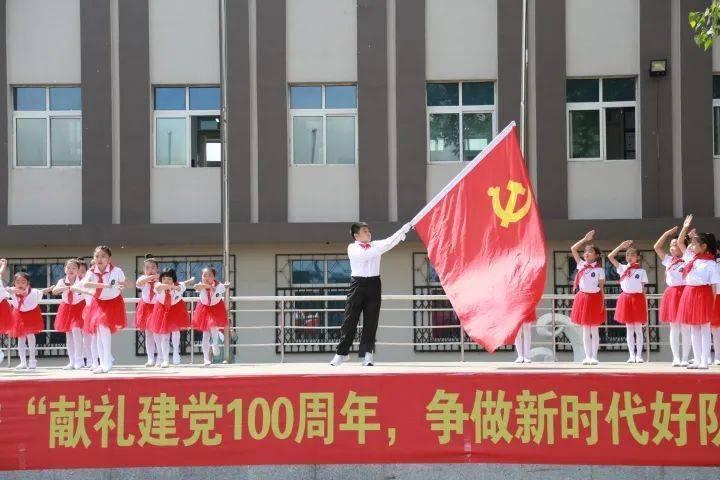 岳云鹏送姐姐出嫁，被追问随多少钱？他回答3个字，无数网友点赞，说了啥？游戏画面