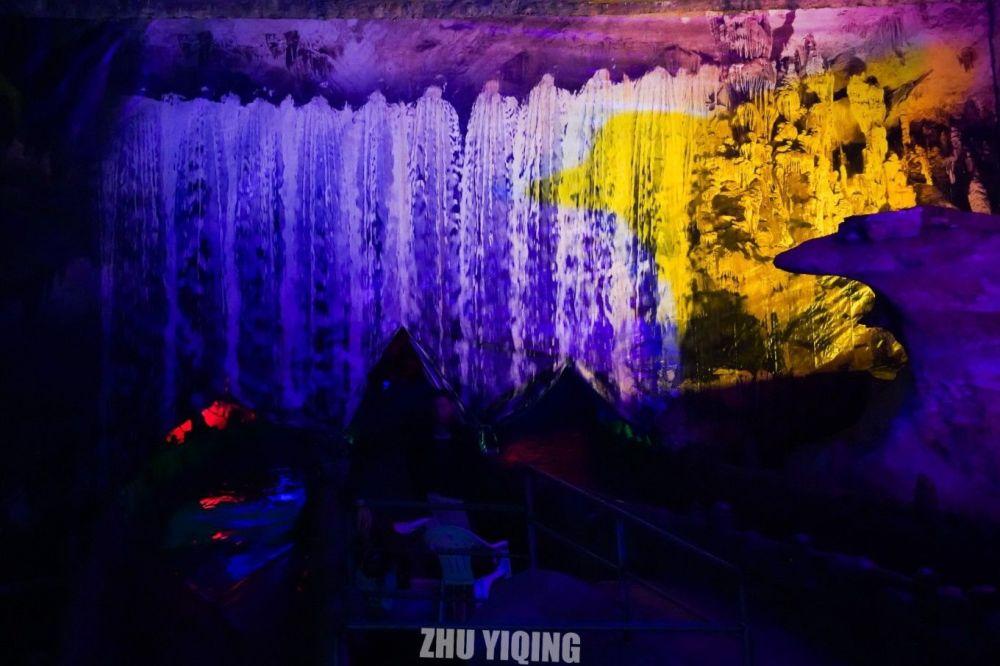 古代战场上，为什么守城士兵宁愿用石头砸，也不愿意推倒梯子呢？